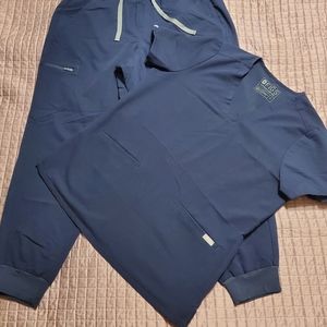 NAVY BLUE FIGS SCRUBS MED-TOP LARGE BOTTOM